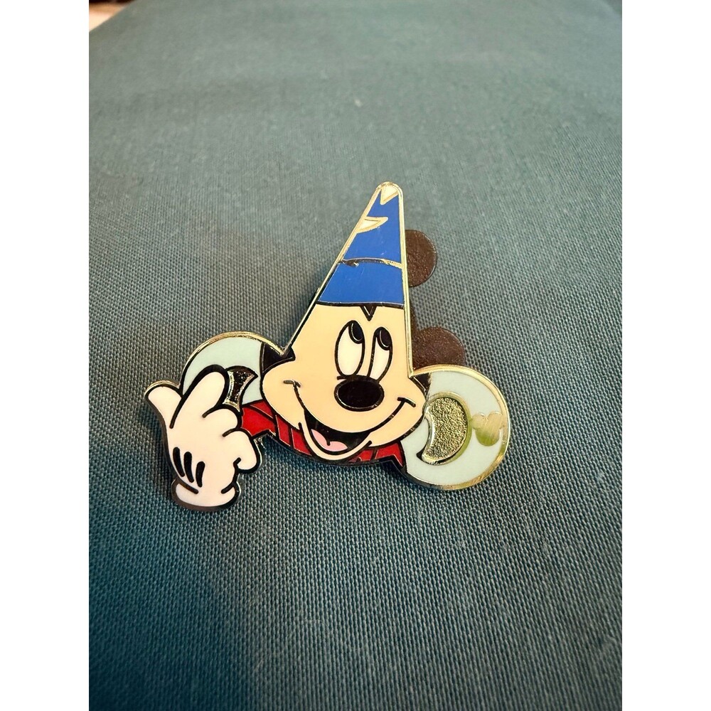 Sorcerer Mickey Mouse Limited Edition Pin, Fantasia, Brush of Magic